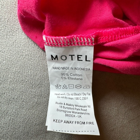 ✨🆕 Dolls Kill Motel Rocks Medium Gimon Crop Top In Hot Pink Heart - Picture 6 of 6